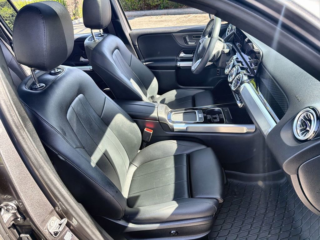 Used 2024 Mercedes-Benz GLB 250 4MATIC w/ Driver Assistance Package image 26