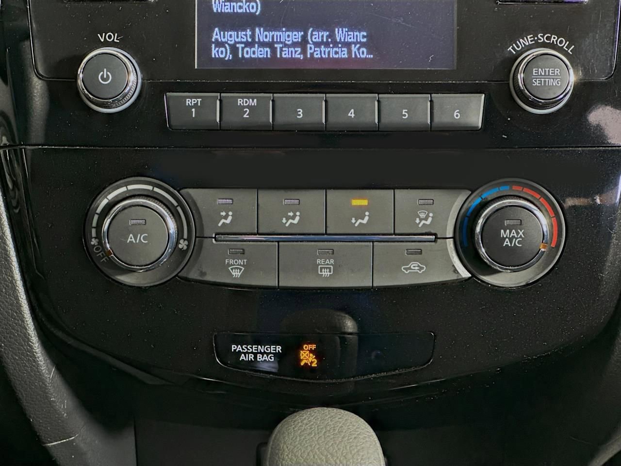 Used 2015 Nissan Rogue S image 16