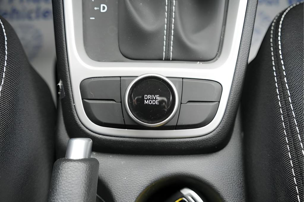 Certified 2025 Hyundai Venue SEL FWD image 31