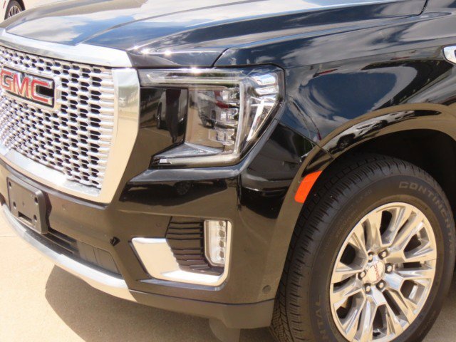 Used 2024 GMC Yukon Denali w/ Advanced Technology Package image 3