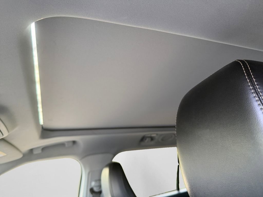 Used 2021 Ford Explorer XLT w/ Equipment Group 202A image 21