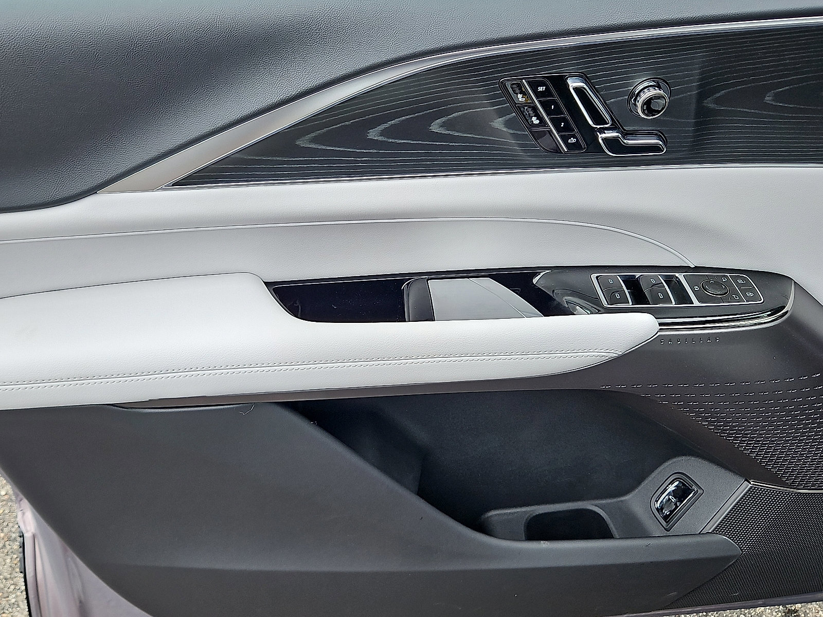 New 2025 Cadillac Lyriq Luxury image 14