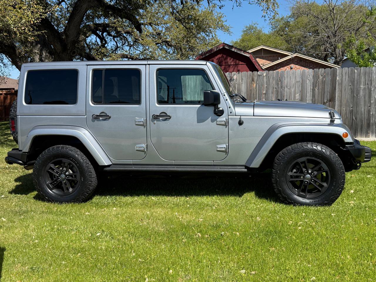 Used 2017 Jeep Wrangler Unlimited Sahara AWD/4WD image 6