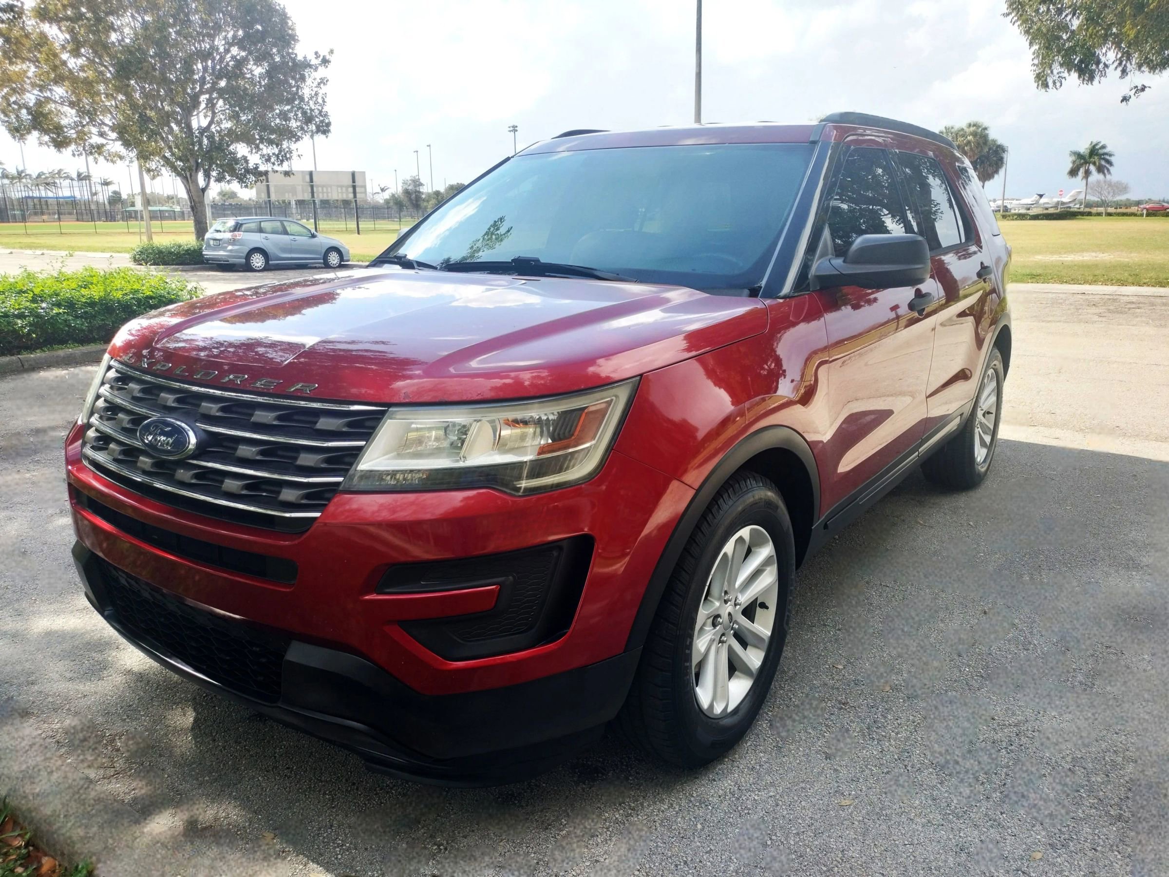 Used 2017 Ford Explorer FWD image 3