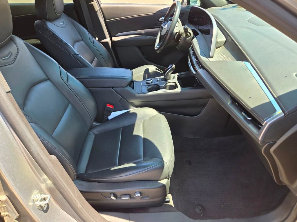 Used 2024 Cadillac XT4 Premium Luxury AWD/4WD image 13