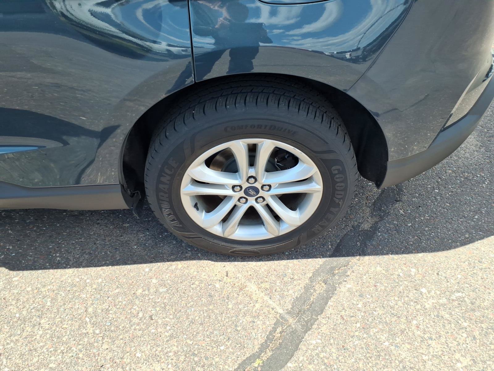 Used 2019 Ford Edge SEL w/ Equipment Group 201A AWD/4WD image 21