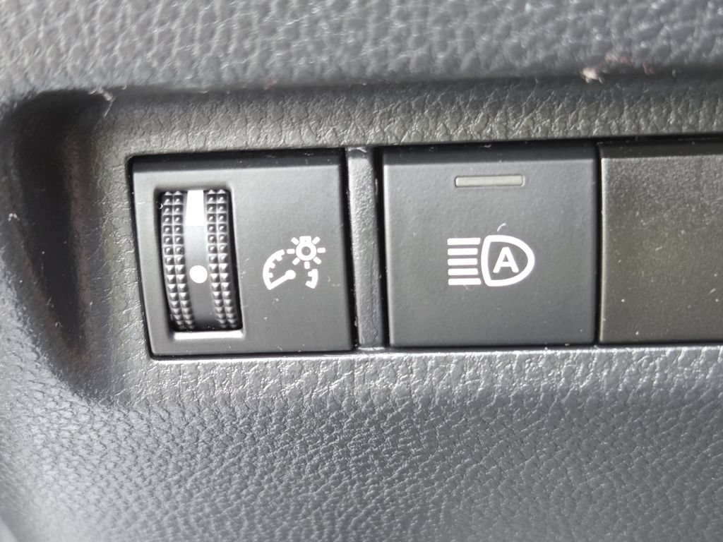 Used 2022 Toyota RAV4 Limited AWD/4WD image 13