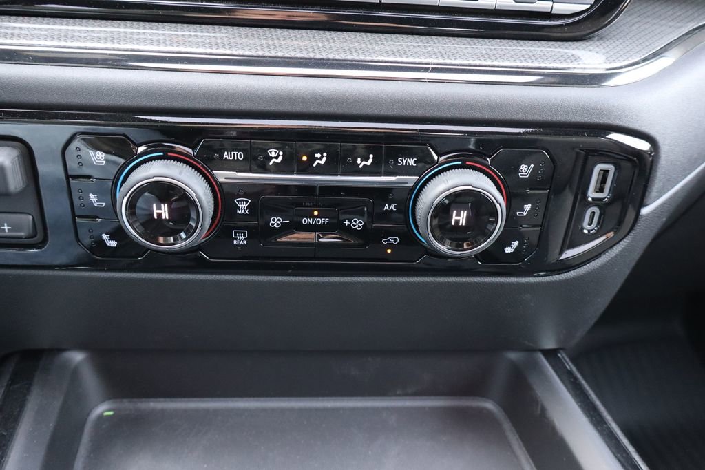 Used 2025 Chevrolet Silverado 2500 ZR2 w/ Technology Package image 13