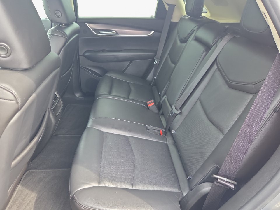 Used 2018 Cadillac XT5 Premium Luxury AWD/4WD image 16