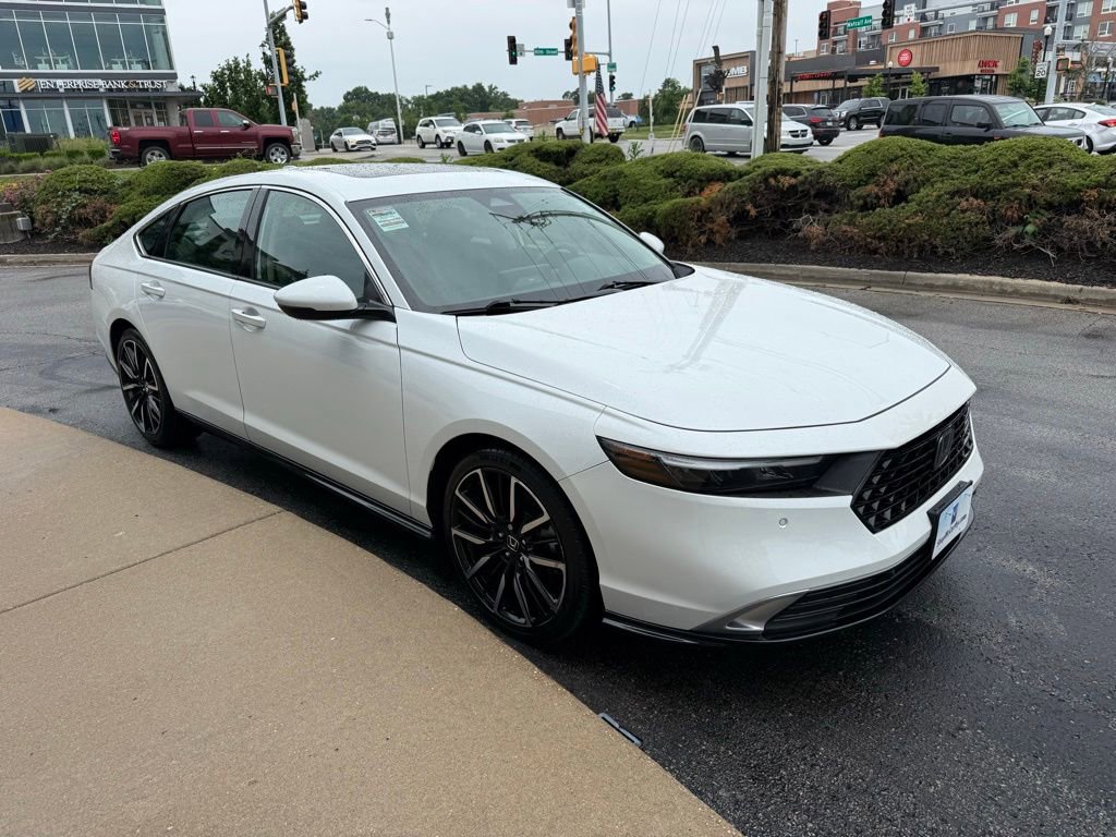 Used 2023 Honda Accord Touring image 3