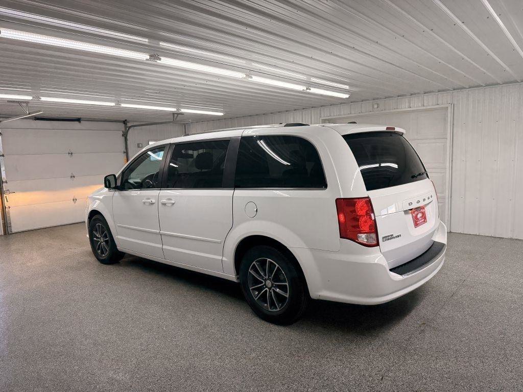 Used 2017 Dodge Grand Caravan SXT image 4