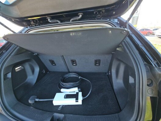 Used 2023 Chevrolet Bolt EUV LT w/ Convenience Package FWD image 12