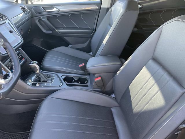 Used 2023 Volkswagen Tiguan SE image 21