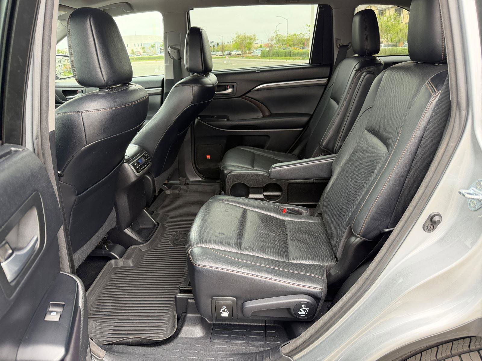 Used 2017 Toyota Highlander Limited Platinum image 17