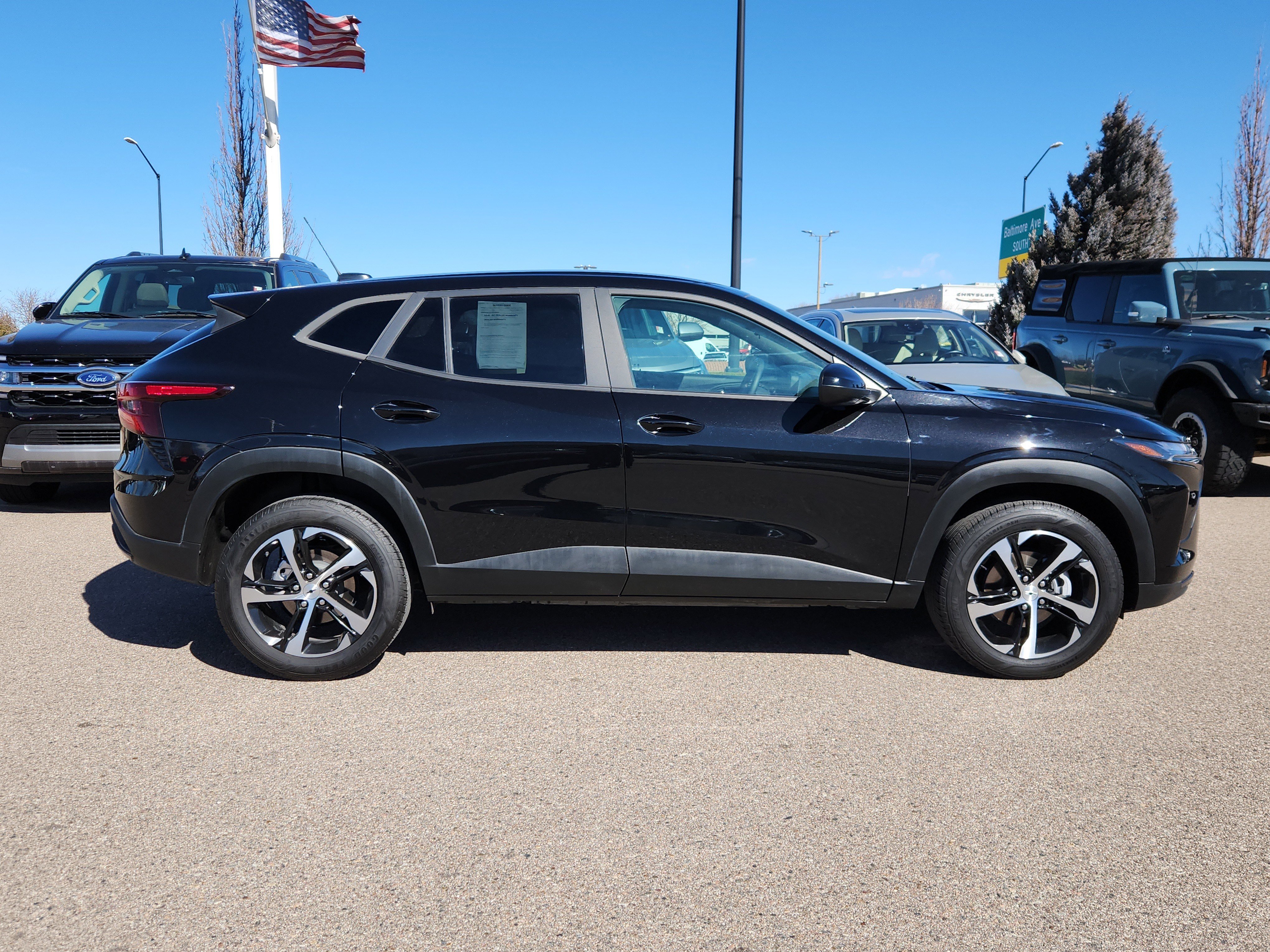 Used 2024 Chevrolet Trax RS image 2