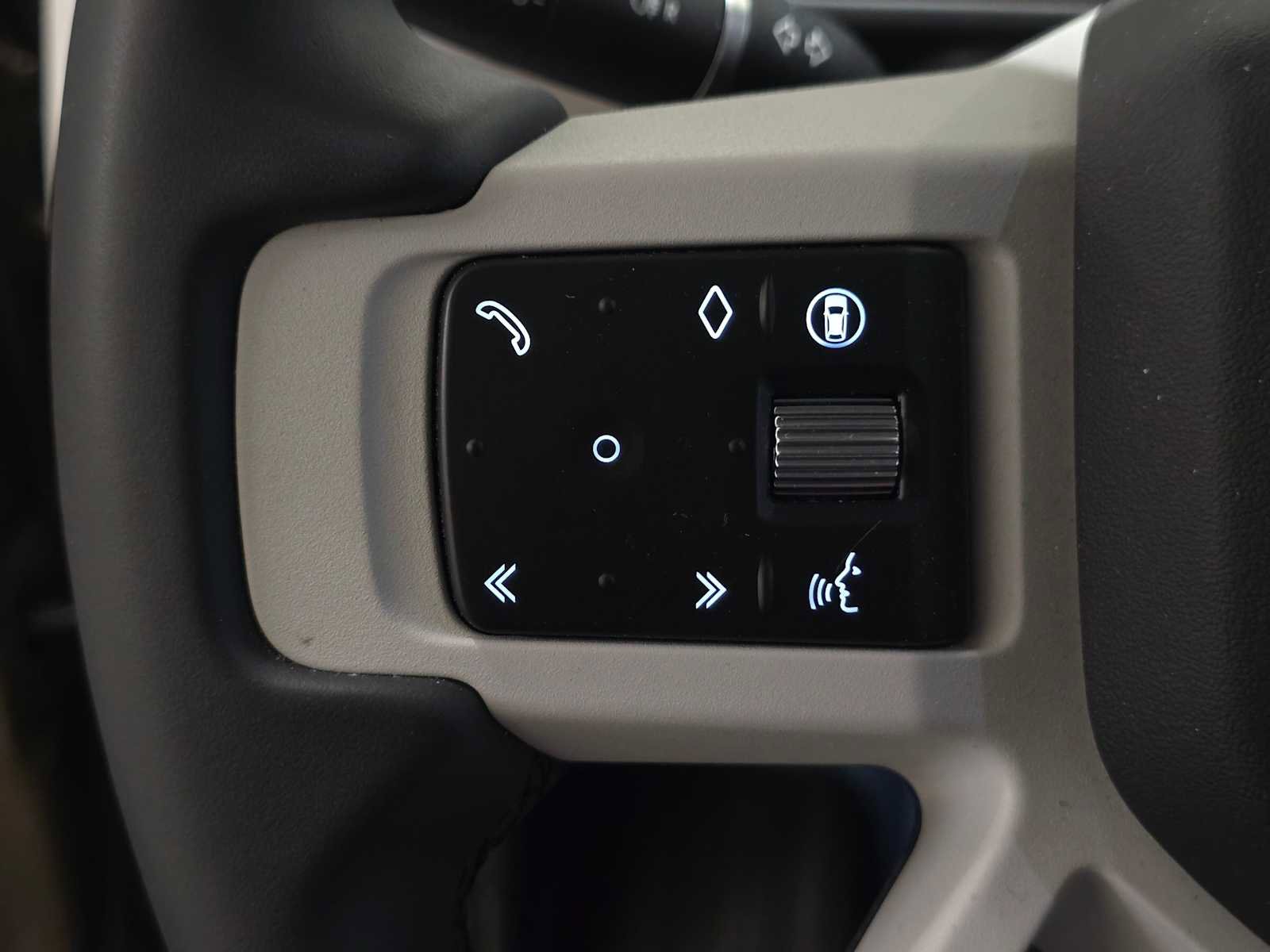 Used 2025 Land Rover Defender 130 S image 33