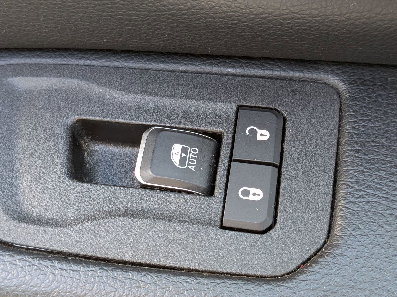 Used 2025 RAM 1500 Laramie image 36