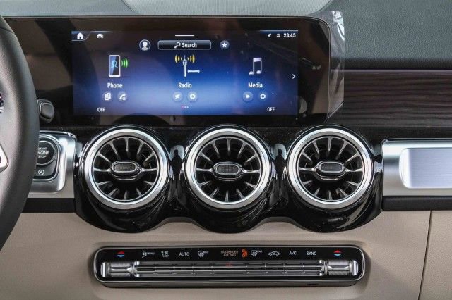 New 2026 Mercedes-Benz GLB 250 4MATIC image 14