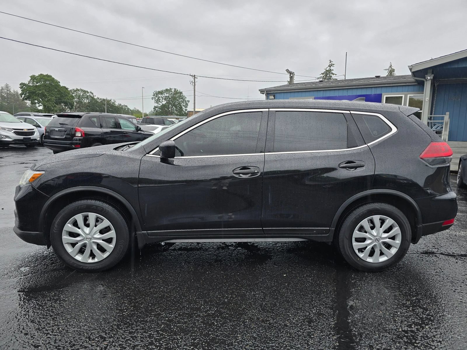 Used 2018 Nissan Rogue S AWD/4WD image 2