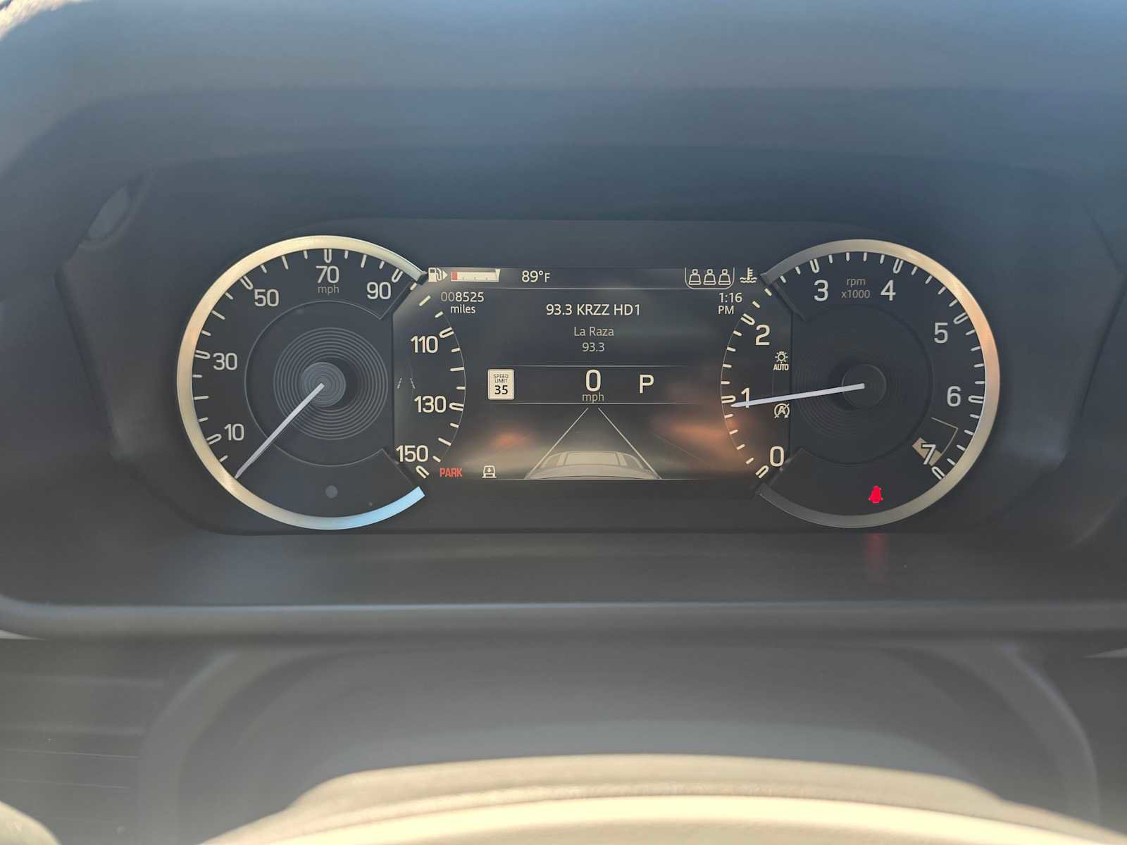 Used 2023 Land Rover Defender 130 SE image 27