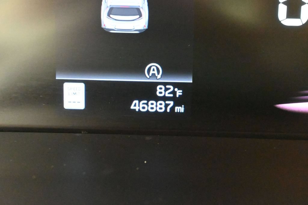 Used 2024 Kia Soul LX w/ Option Group 015 FWD image 28