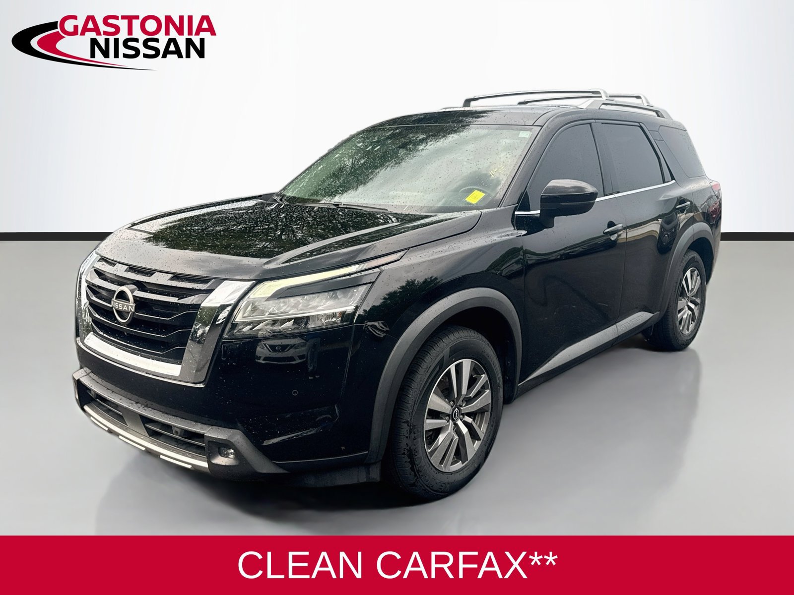 Used 2022 Nissan Pathfinder SL w/ Lighting Package (N92) FWD image 3