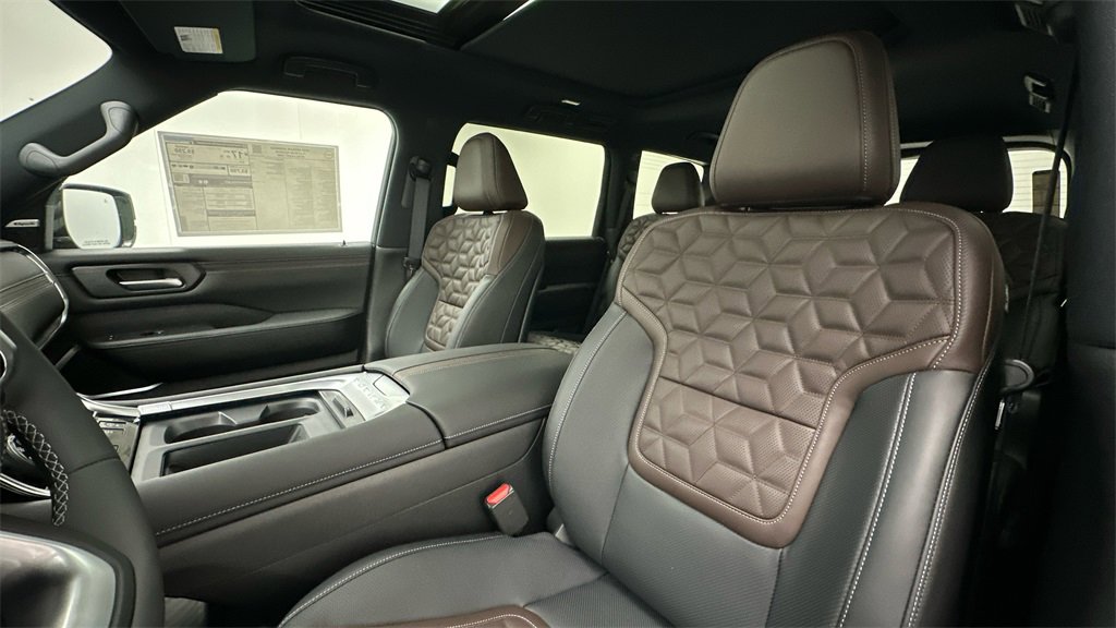 New 2025 Nissan Armada Platinum Reserve image 9
