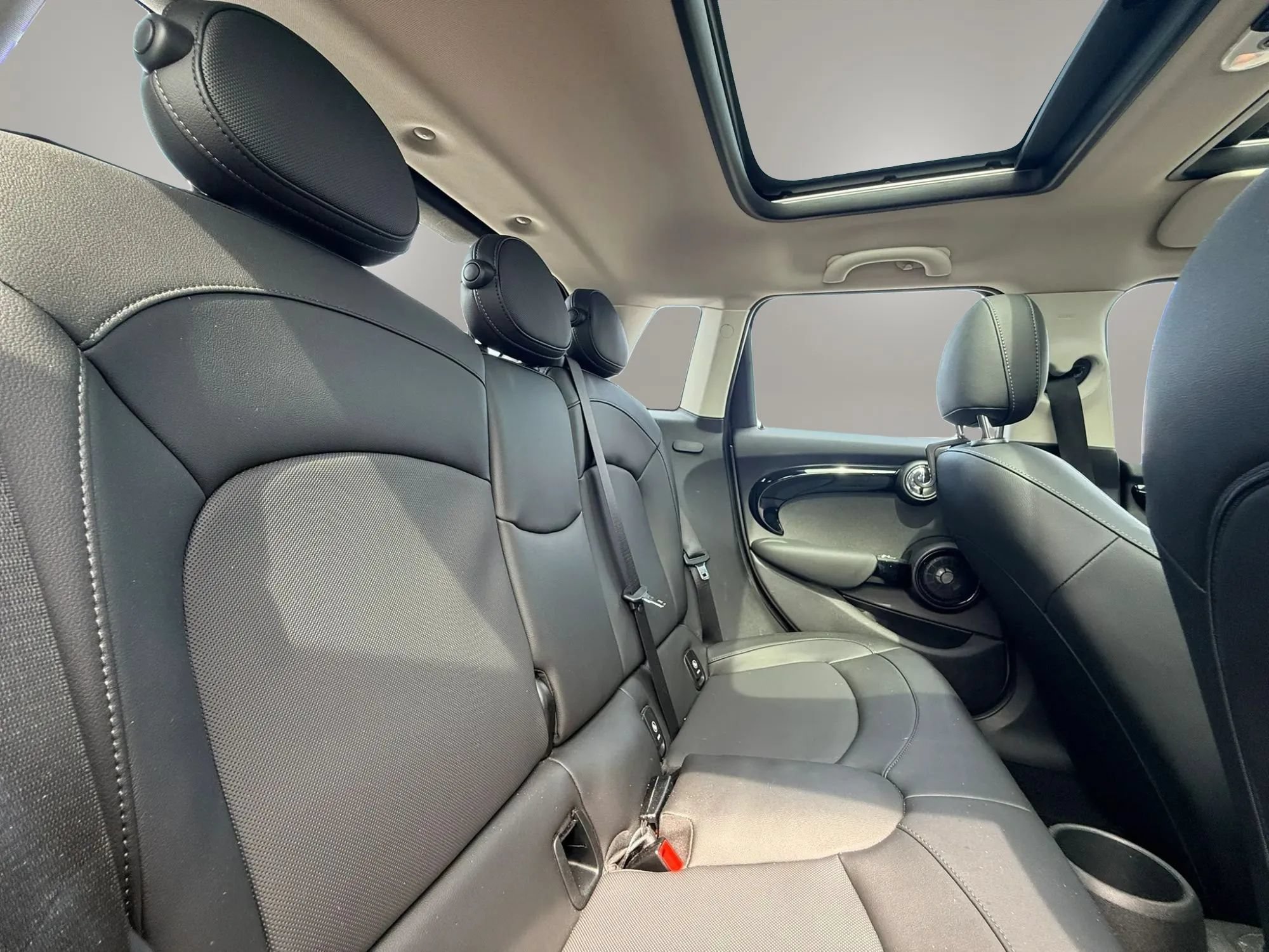 Used 2019 MINI Cooper 4-Door Hardtop FWD image 13