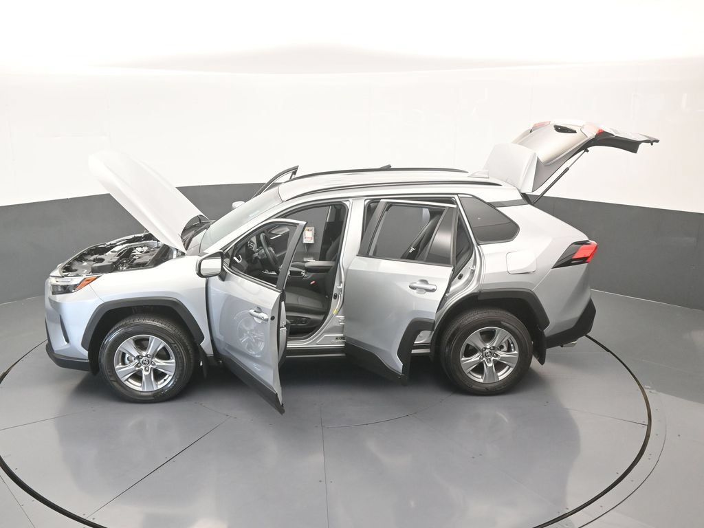 Used 2025 Toyota RAV4 XLE AWD/4WD image 61