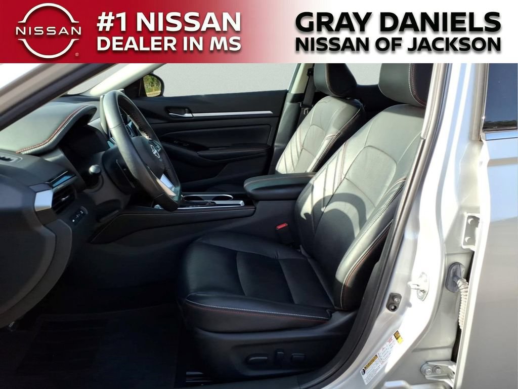 Used 2024 Nissan Altima 2.5 SR w/ SR Premium Package FWD image 23