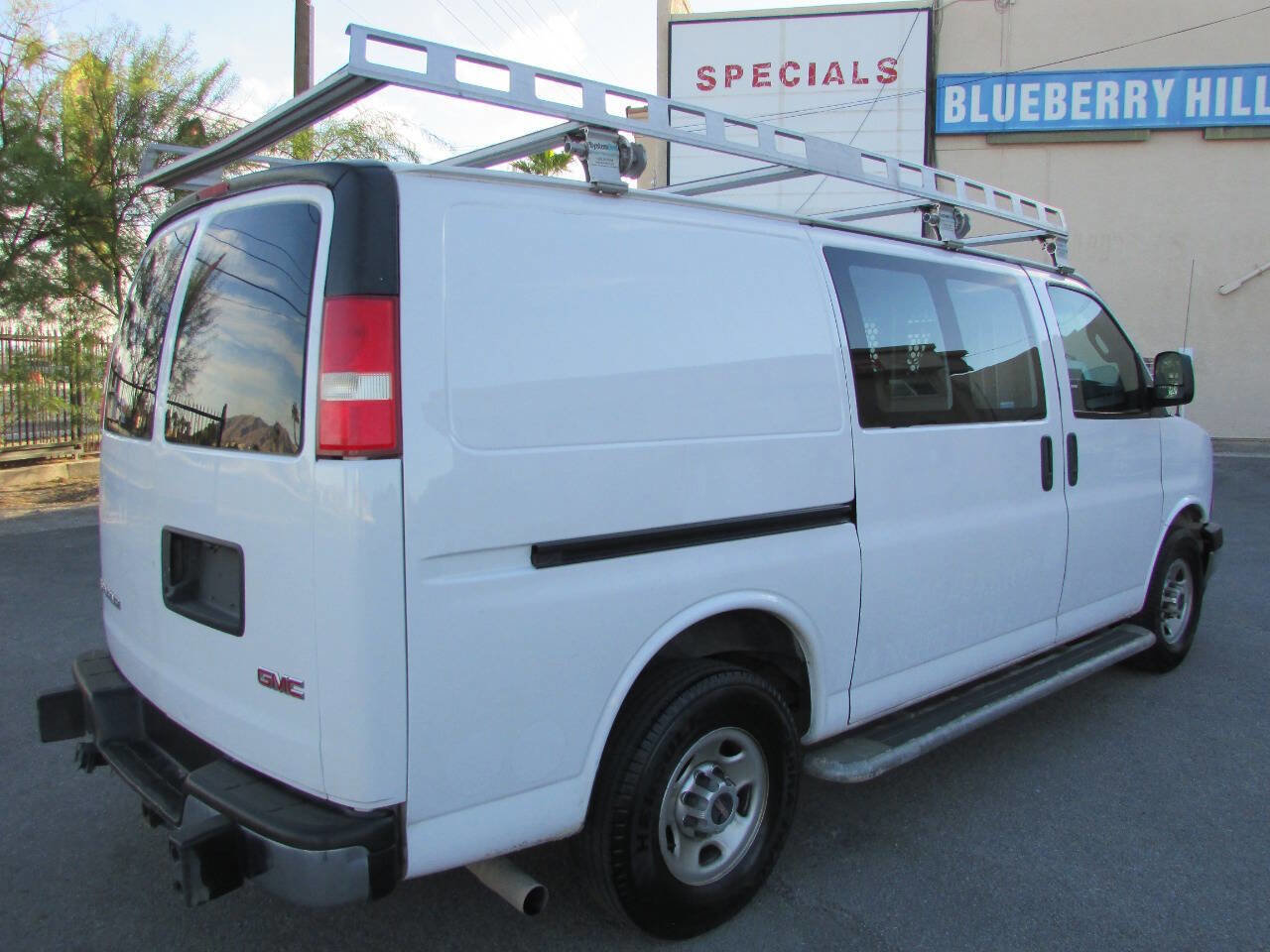 Used 2018 GMC Savana 2500 w/ Driver Convenience Package RWD image 5