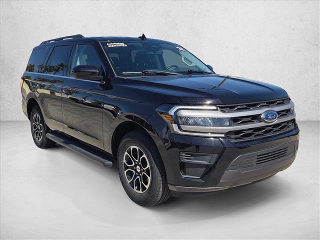 Used 2022 Ford Expedition XLT image 3