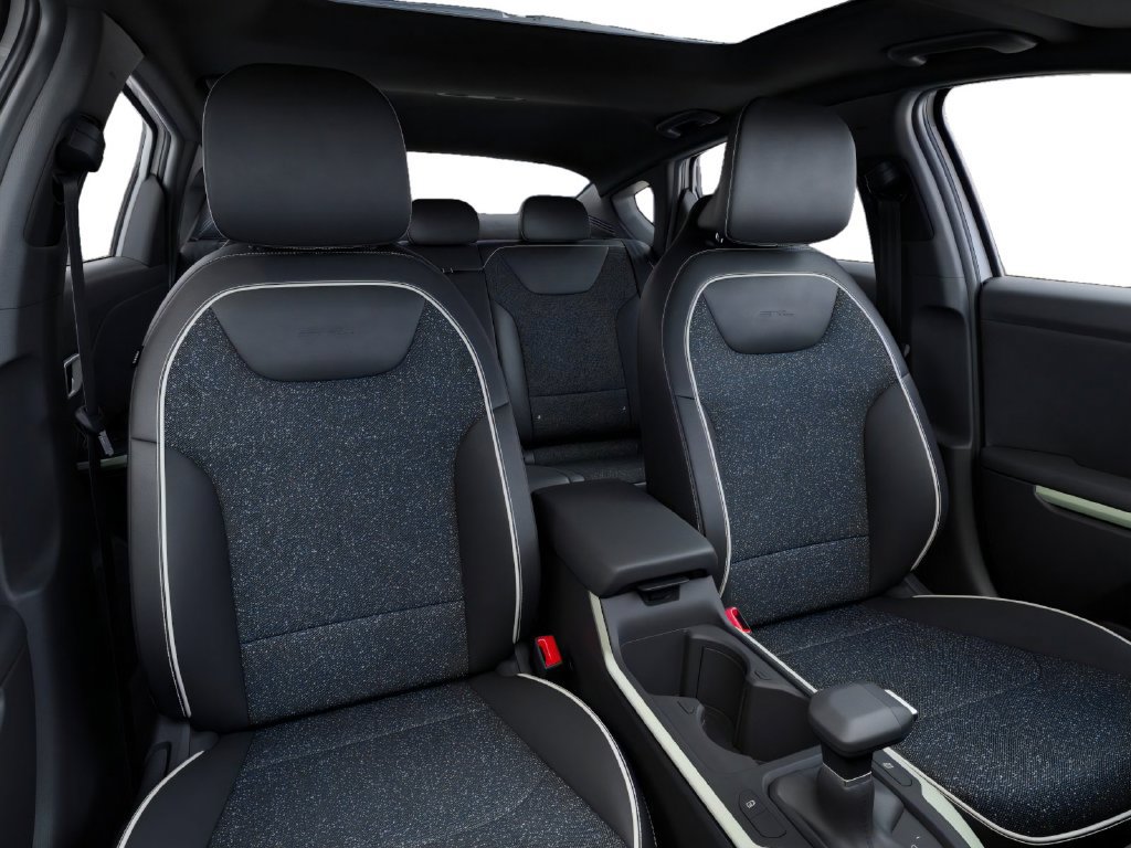 New 2025 Kia K4 GT-Line Turbo w/ GT-Line Premium Package FWD image 15