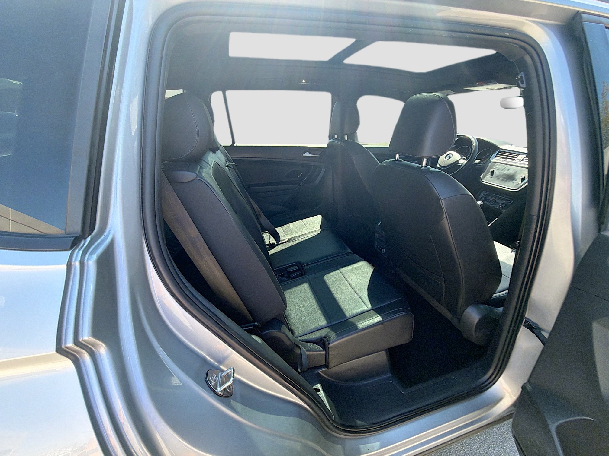 Used 2020 Volkswagen Tiguan SE R-Line image 26