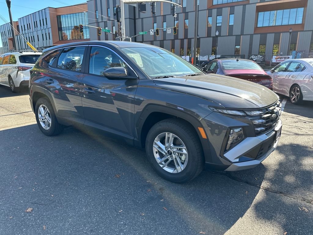 Certified 2025 Hyundai Tucson SE image 8