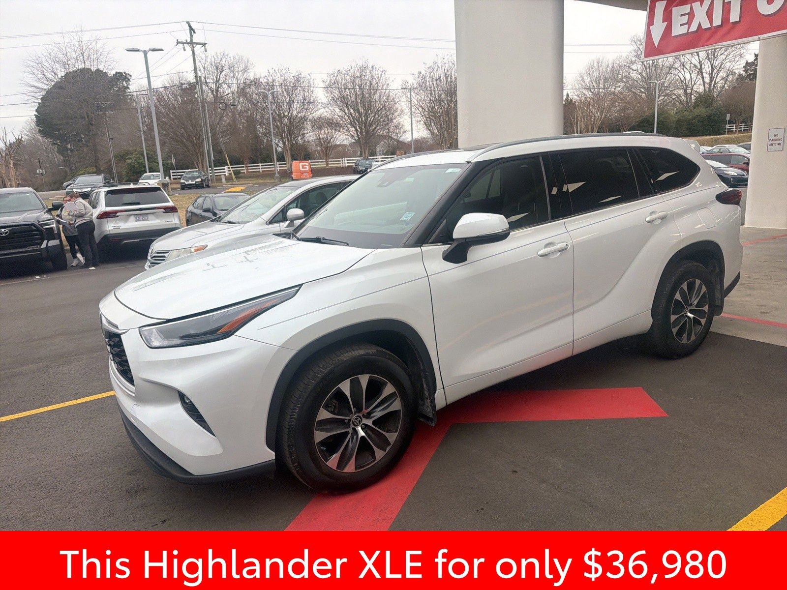 Used 2022 Toyota Highlander XLE image 12