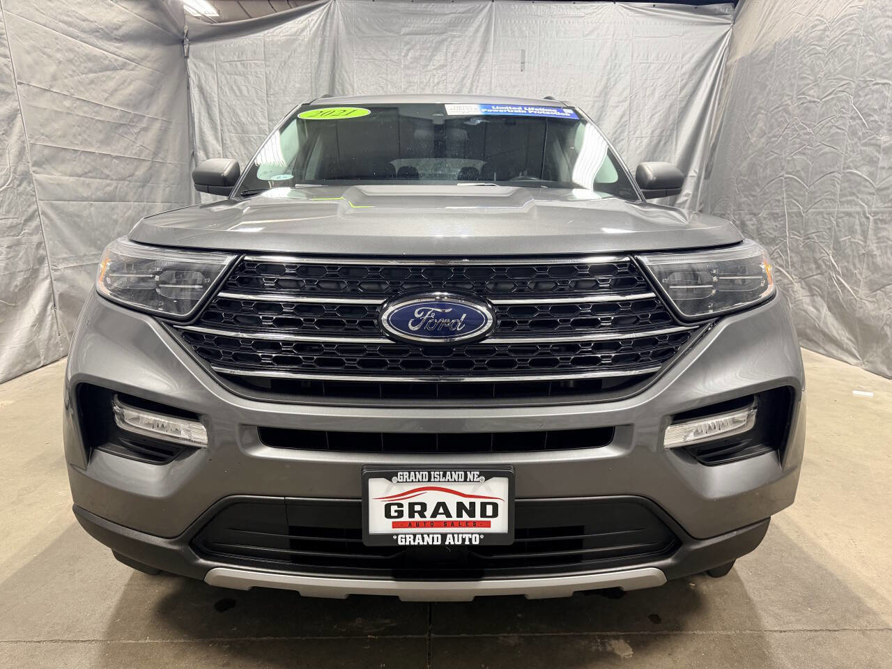 Used 2021 Ford Explorer XLT w/ Equipment Group 202A image 2