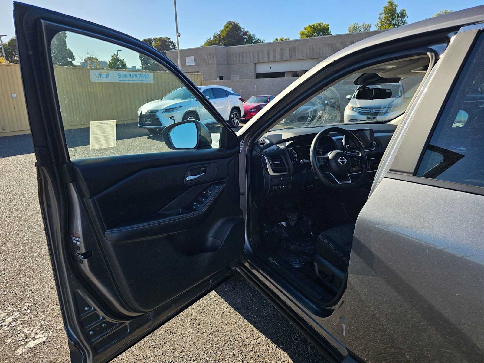 Used 2024 Nissan Rogue SV FWD image 19