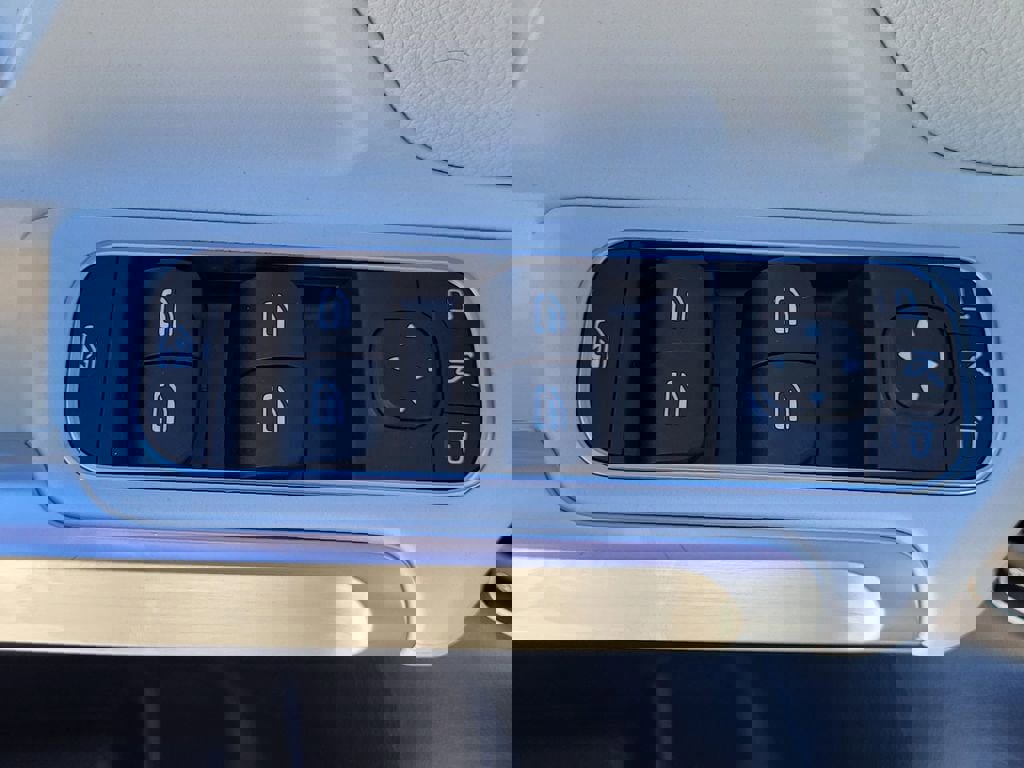 Used 2023 Mercedes-Benz GLB 250 4MATIC image 8