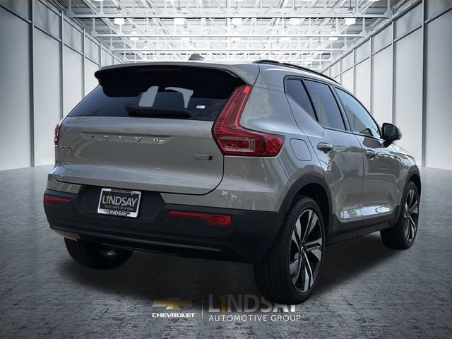 Used 2023 Volvo XC40 B5 Plus w/ Driver Assist Package AWD/4WD image 4