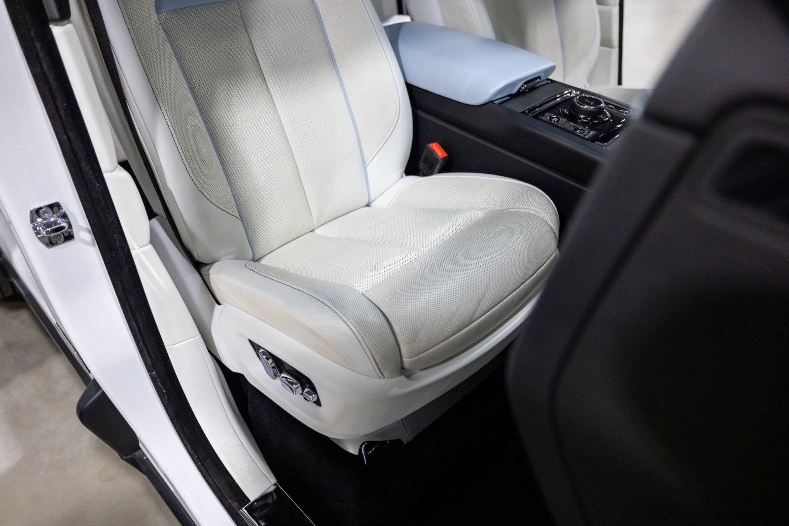 Used 2019 Rolls-Royce Cullinan image 33