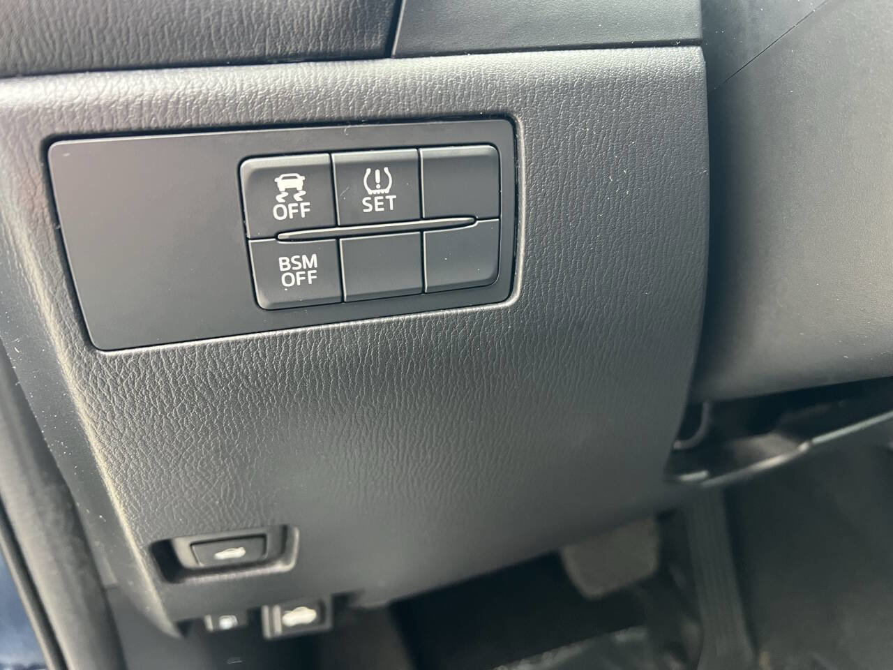Used 2016 MAZDA MAZDA3 s Touring FWD image 24