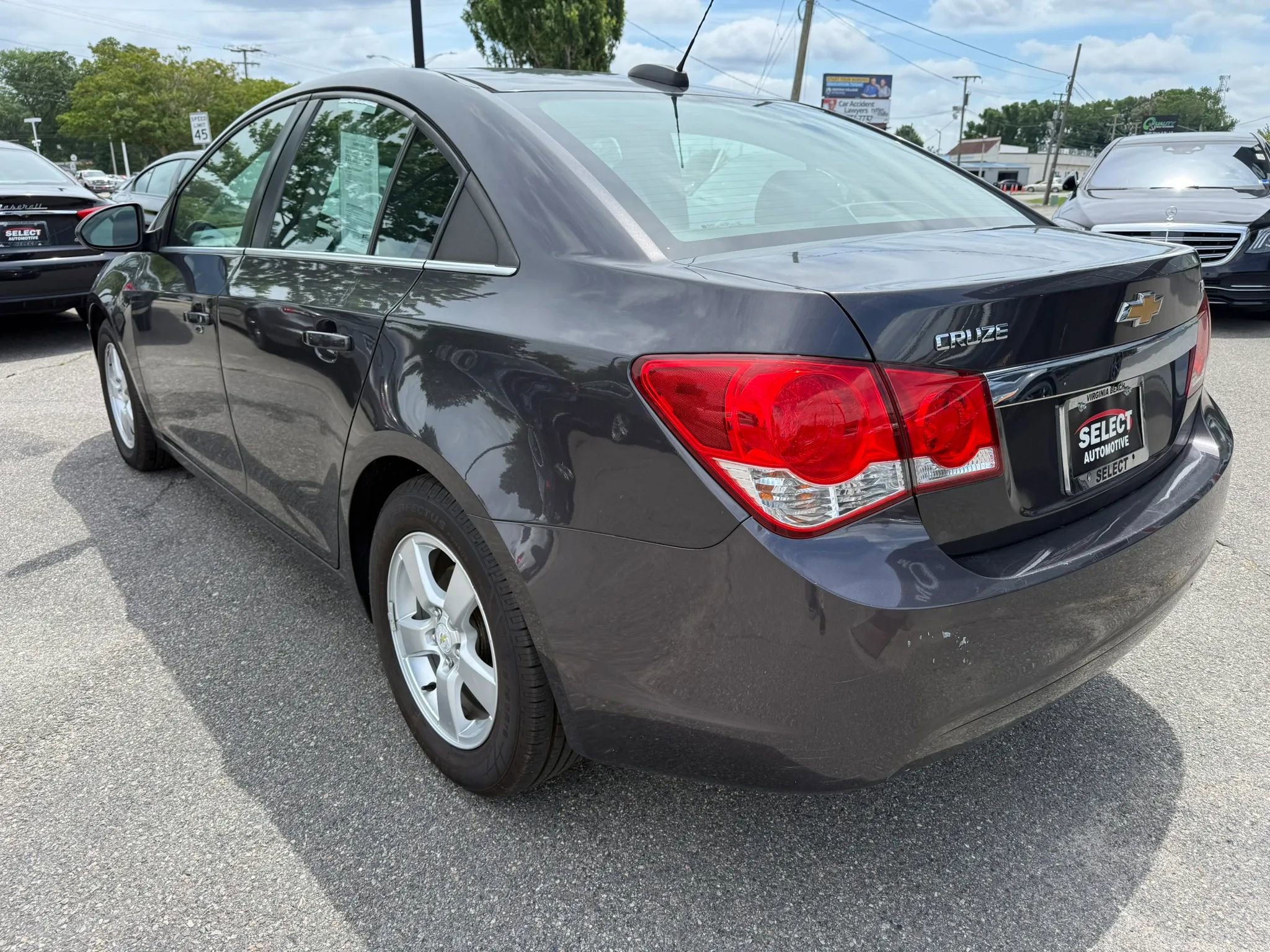 Used 2016 Chevrolet Cruze LT w/ Technology Package FWD image 3