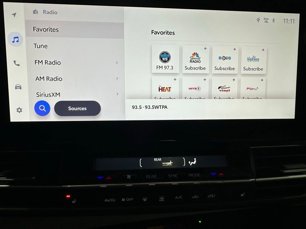 Used 2025 Toyota Sienna XSE image 27