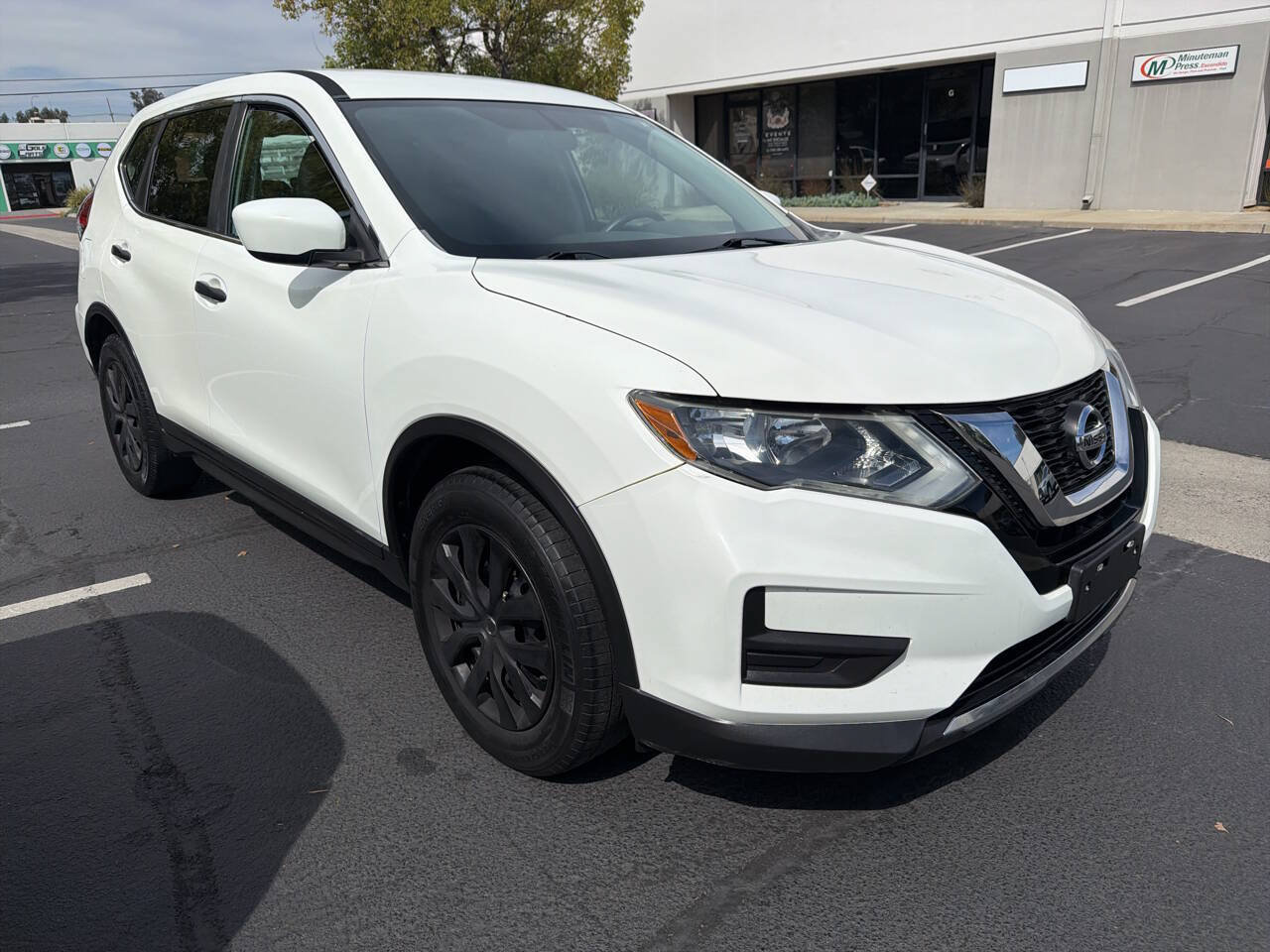 Used 2017 Nissan Rogue S FWD image 3