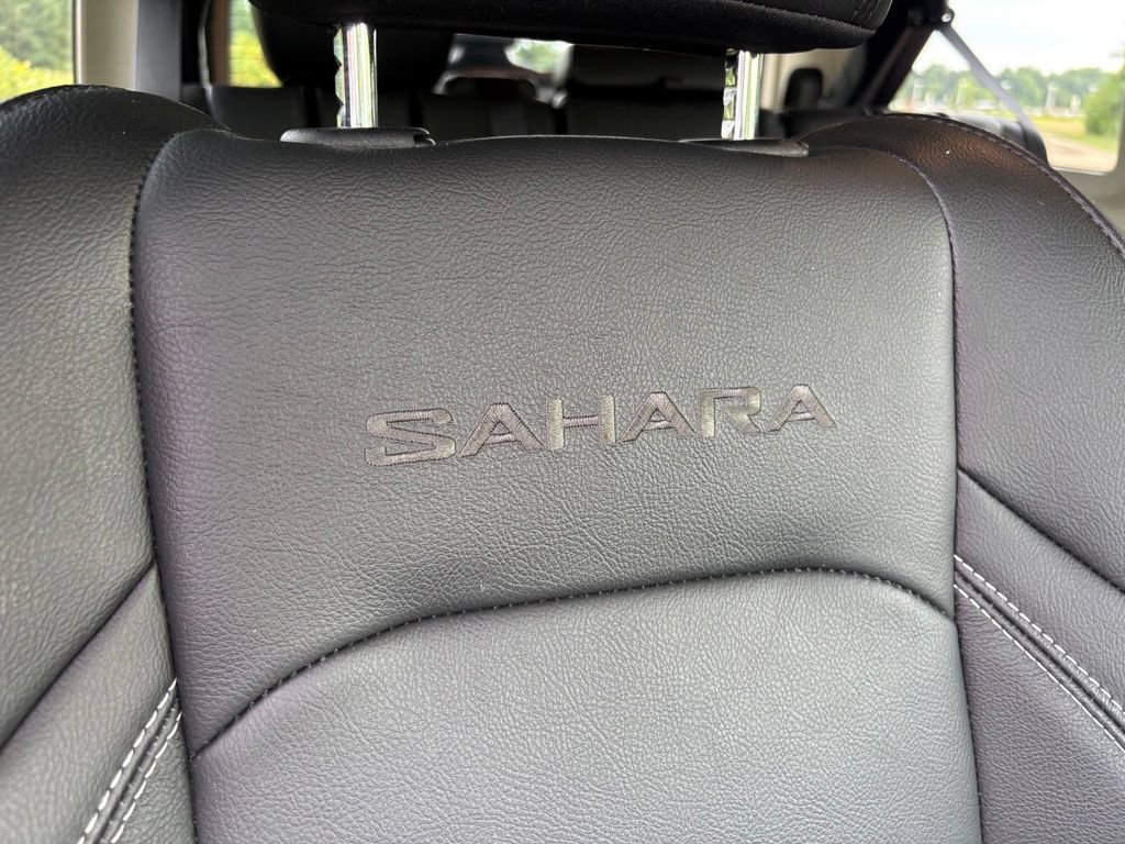 Used 2023 Jeep Wrangler Unlimited Sahara w/ Cold Weather Group AWD/4WD image 30