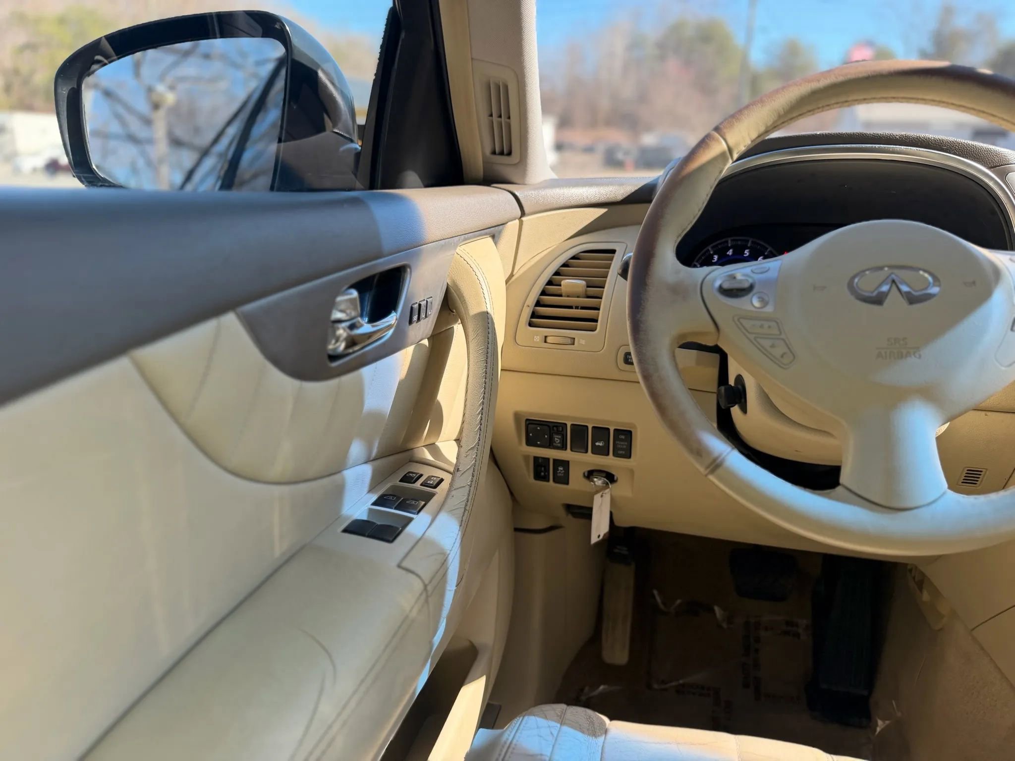 Used 2014 INFINITI QX70 3.7 Sport Utility 4D w/ Premium Package image 31