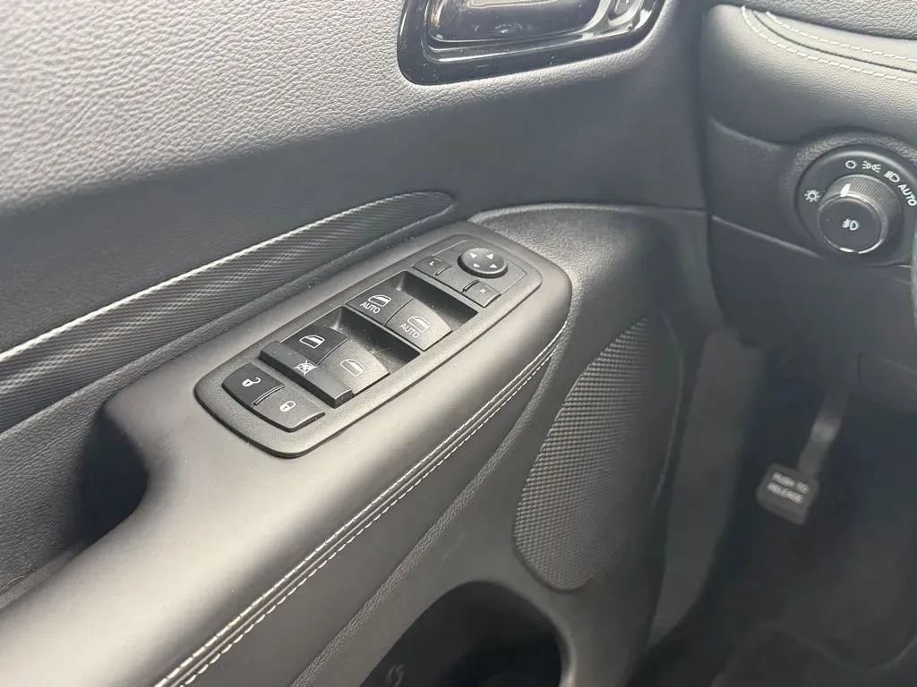 Used 2022 Dodge Durango SRT w/ Technology Group AWD/4WD image 13