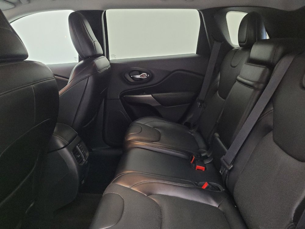 Used 2019 Jeep Cherokee Overland w/ Technology Group image 18