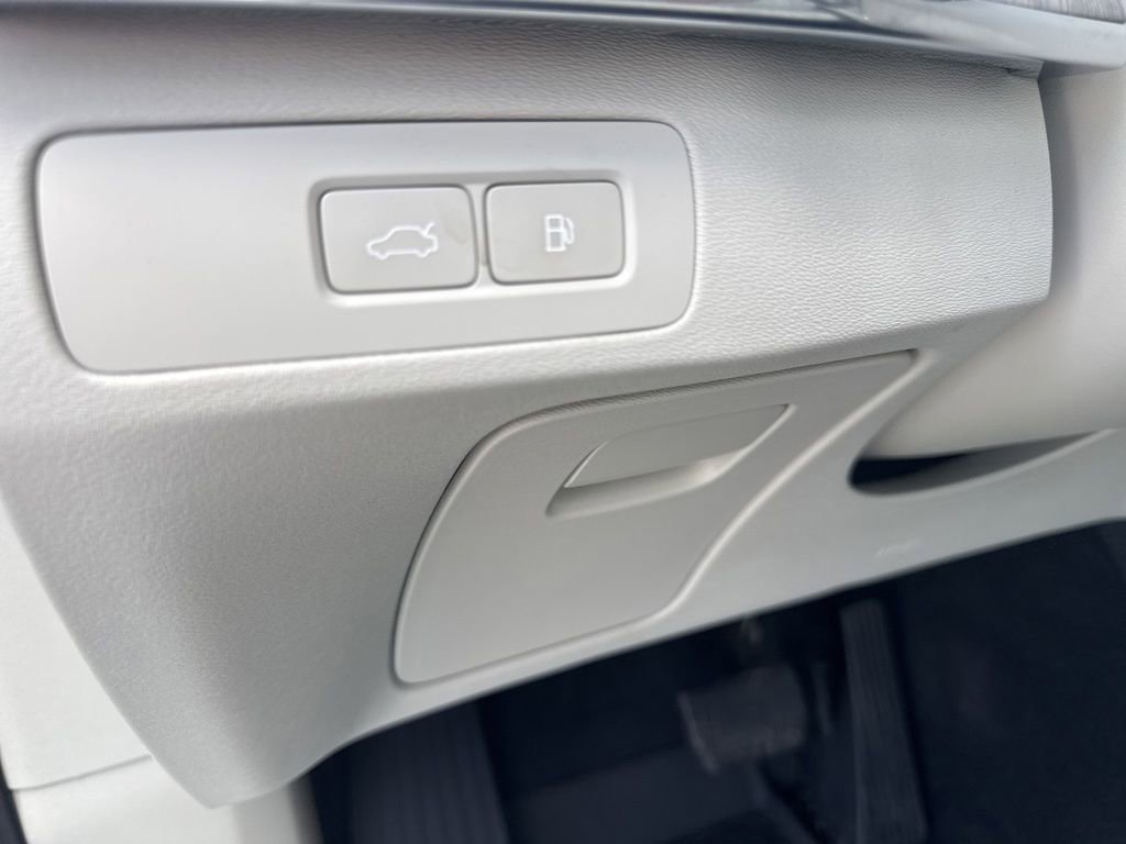Used 2024 Volvo XC90 T8 Core w/ Climate Package AWD/4WD image 21